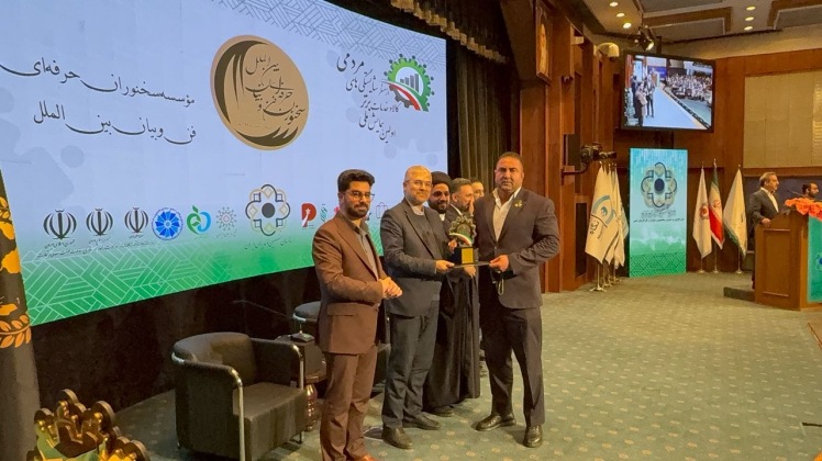 پروفسورسجادسوری برای پنجمین باربعنوان مدیربرتر وموفق ملی درایران شناخته شد